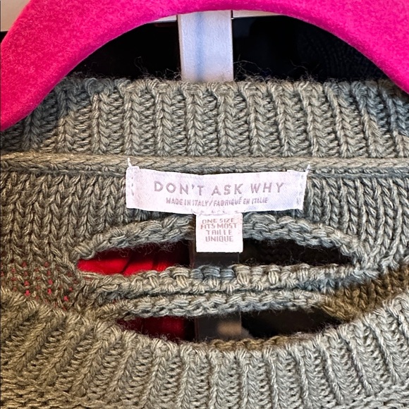 Don’t Ask Why olive long sleeve back cut out crew neck sweater size S - Picture 2 of 3